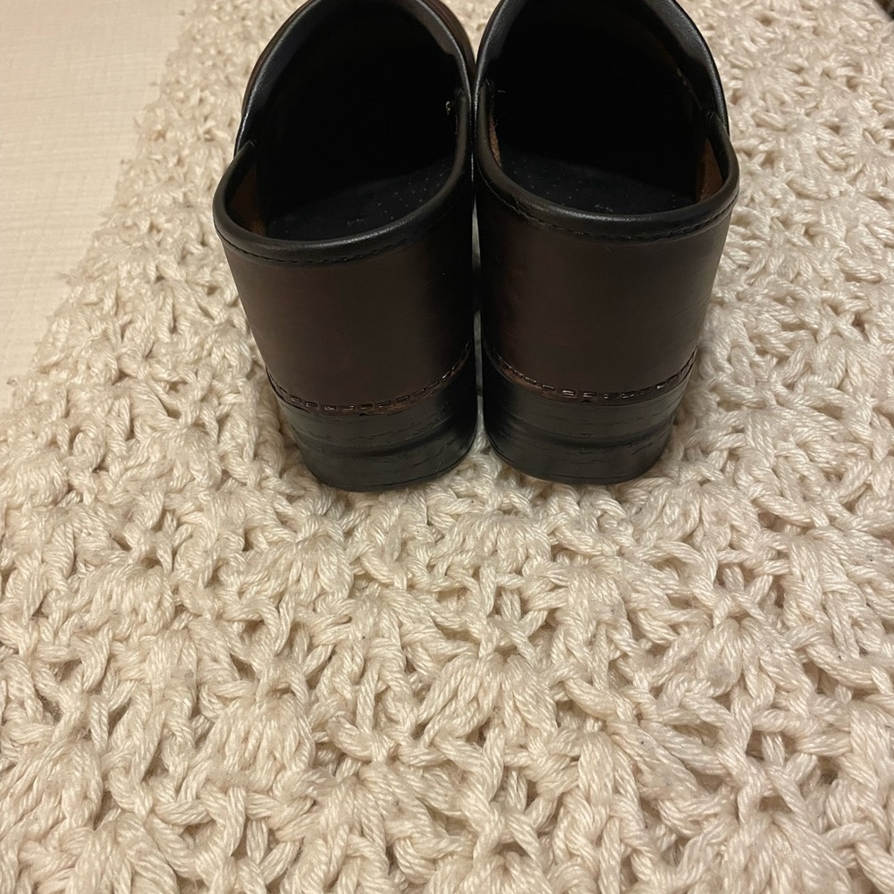 dansko men's professional clogs